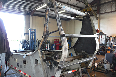 Reconstruction of hydraulic mechanical gooseneck frame